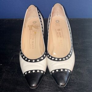 Vintage Bruno Magli Spectator Pumps Navy & White Made in Italy Size 8AA